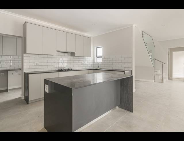 4 BEDROOM FREEHOLD FOR SALE IN PARKLANDS NORTH